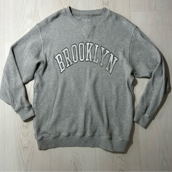 Aerie Oversized Gray Waffleknit Brooklyn Graphic Crewneck Sweatshirt Size Medium - Picture 1 of 5